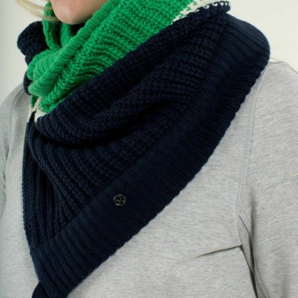 Lululemon NWT Falling Freely Neck Warmer - Green Bean/Inkwell/Angel Wing - Picture 3 of 4